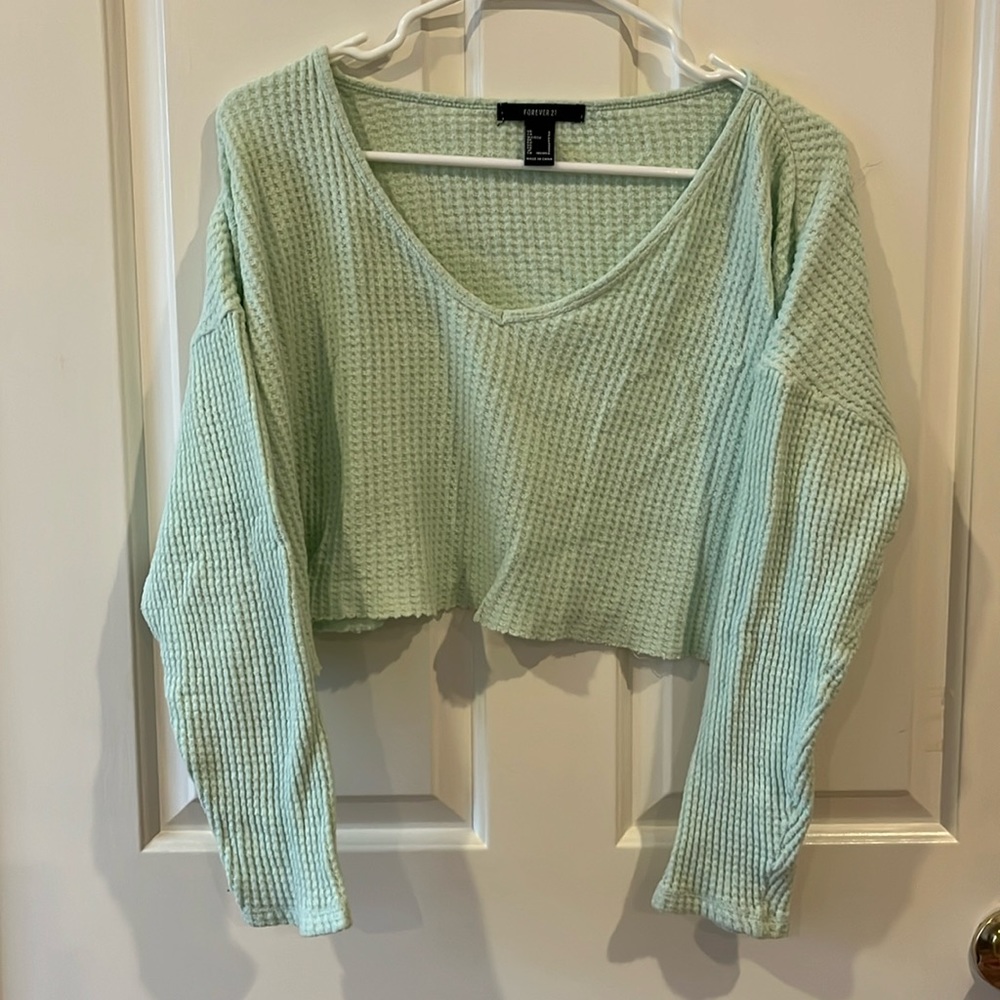 Long sleeve cropped mint shirt